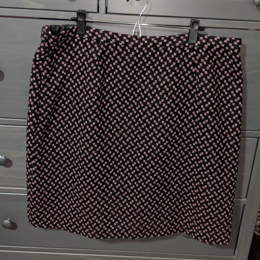 Old Navy black and red skirt 20